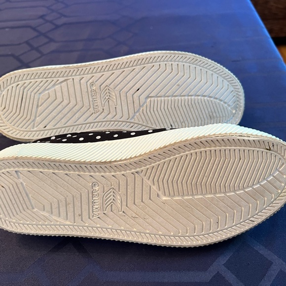 Cariuma women’s size 7 OCA Low - Picture 2 of 5